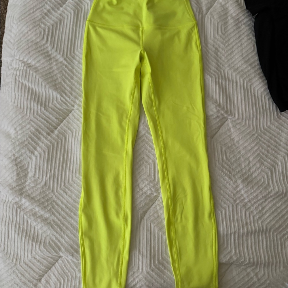 Lululemon Wunder Under High Rise Tight 28” Luxtreme size 4 Highlighter Yellow